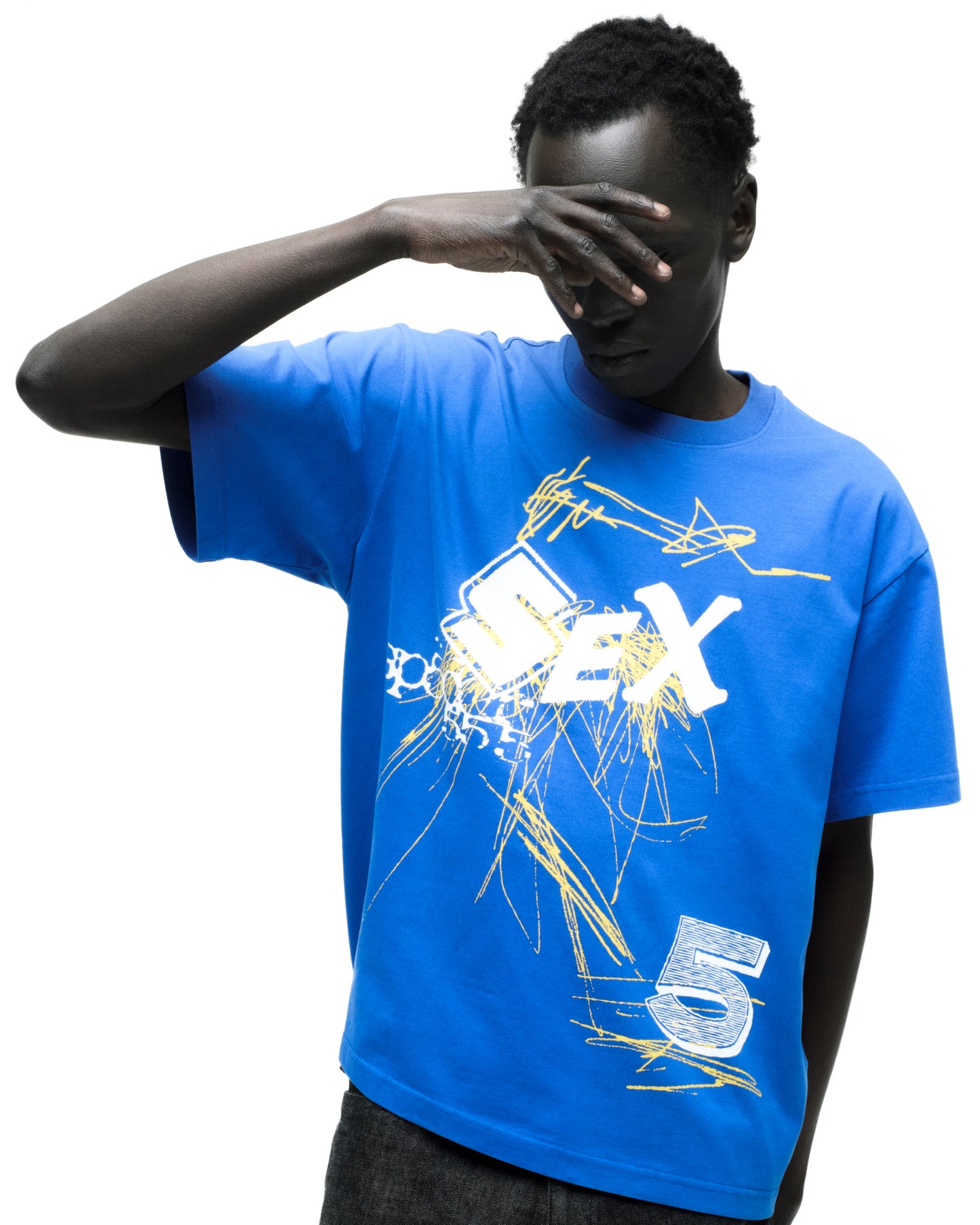 SCRIBBLE TEE ON MODEL