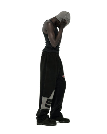 BLACK BIG STAR WIDE LEG SWEATPANT ON MODEL