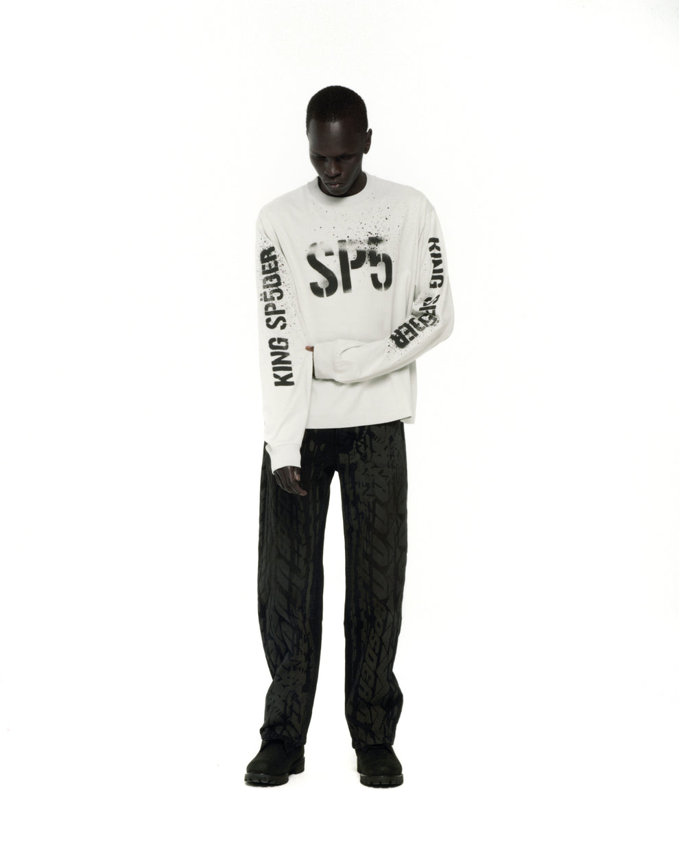 SPORT GREY WWWEB LONGSLEEVE ON MODEL