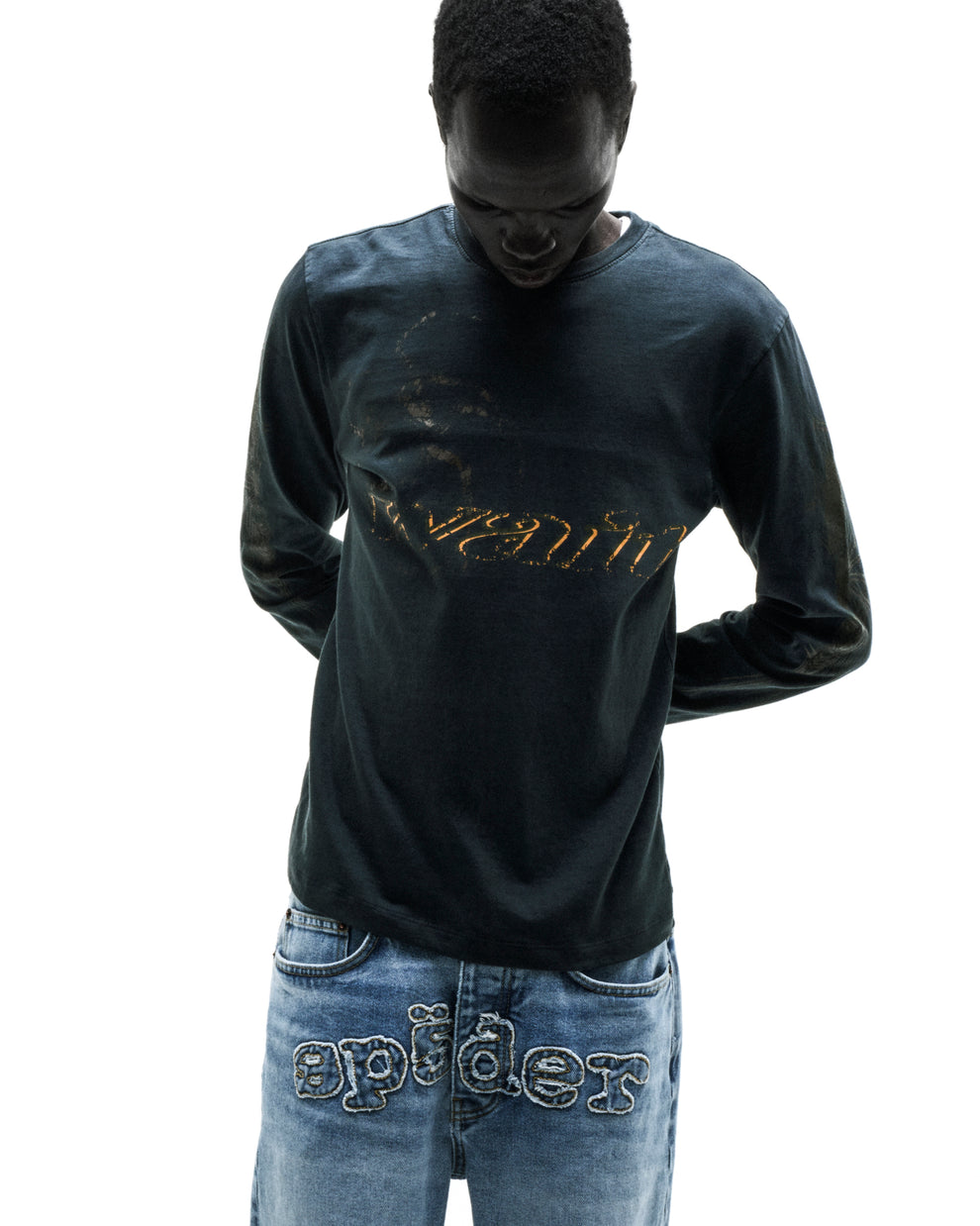 WAIT LONGSLEEVE: Dark grey 100% cotton long sleeve tee with graphic print, ribbed collar and cuffs.